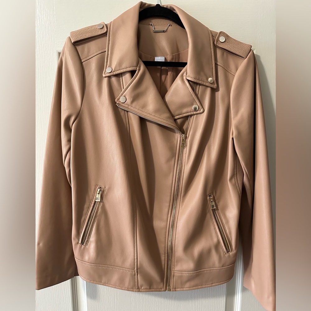 Chicos sz 2.  Leather look and in excellent condition.  Only worn 1 time.
